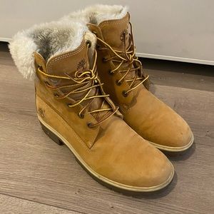 Timberland women’s boots with fur
